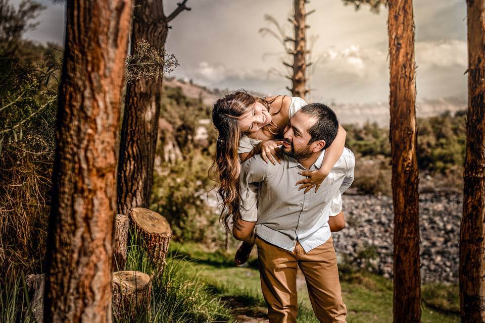 Las mejores poses para tus fotos de boda modernas y auténticas