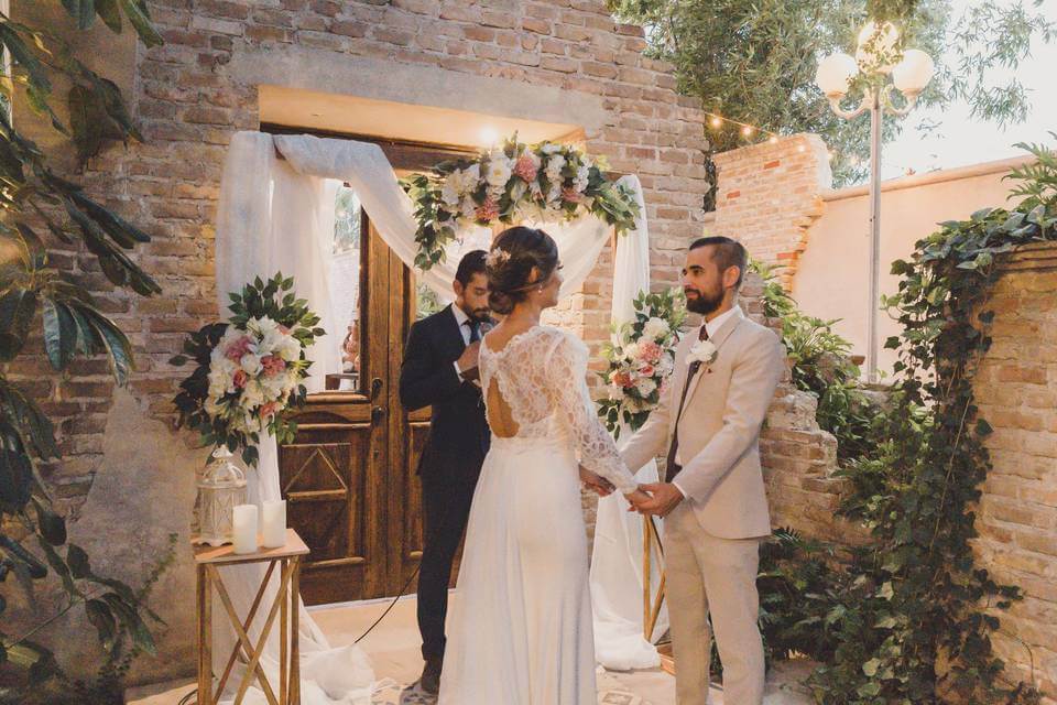 👰✨ Elegancia Personalizada: Vestidos, Estilo del Novio y Belleza que Hablan de Ustedes